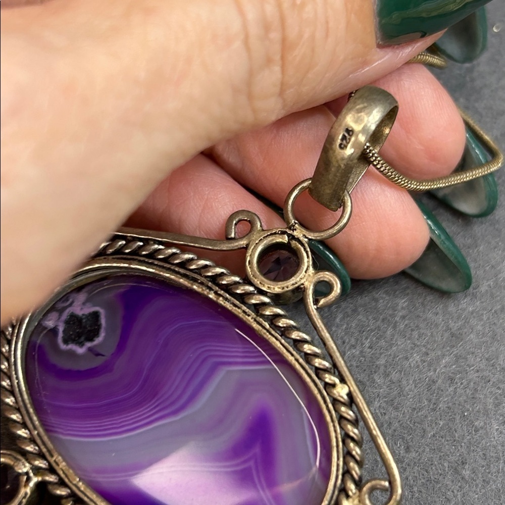 Sterling silver large purple banded agate stone framed by amethyst gemstones - Picture 6 of 7